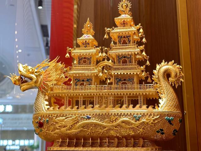 黄金开始征税！金价彻底爆了，政策生效，部分商家火速下架金条