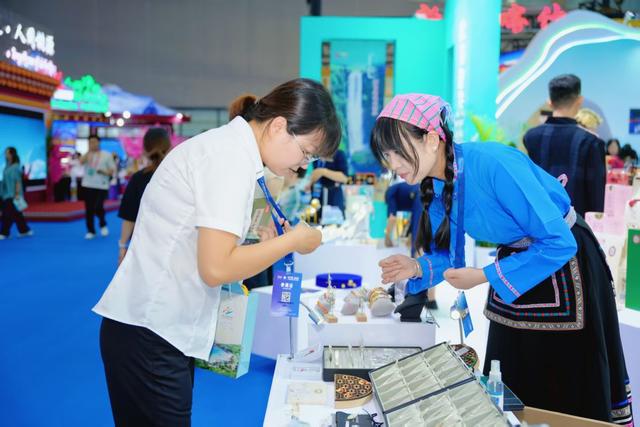 “壮美广西”亮相2025广东旅博会 多维展现八桂文旅新风采