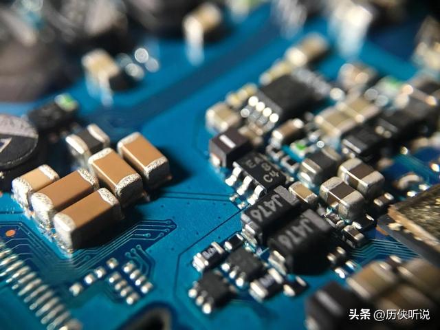 美国芯片价格暴跌52%！中国反制措施直击美国软肋，芯片大战打响