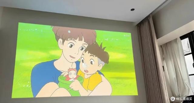 大牌投影仪200多块！ 海思芯片+硬解4K 一体式云台180°旋转