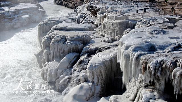山西吉县：壶口瀑布现流凌封河景观