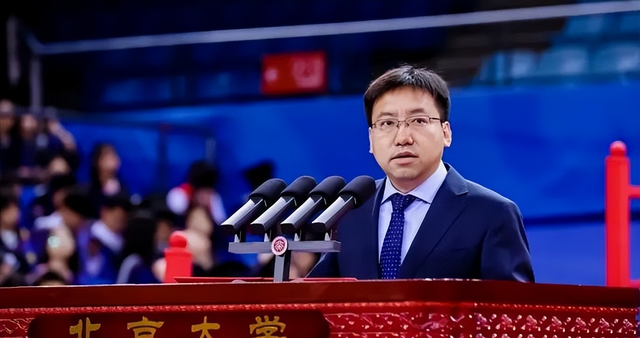 中国又出“新王炸”！美国人傻眼：封锁3年，竟养出个“怪物”？
