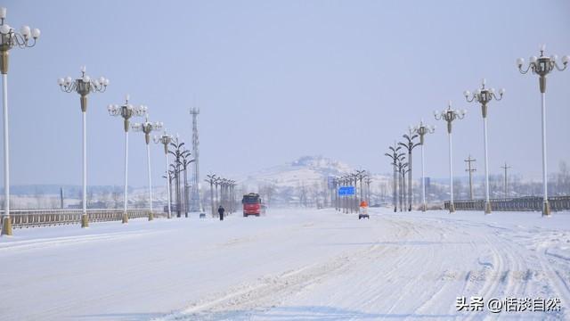 《冰雪晶莹，映照心暖》