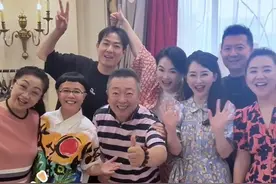 金龟子为外孙办百天宴！多位少儿主持人现身，王宁站身后老太多图片