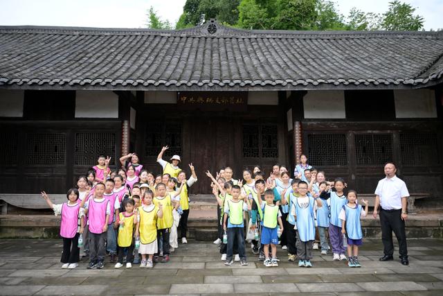 九丝城镇“红韵九丝·亲子同行”红色文化亲子游学活动圆满结束
