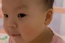 一岁十一个月宝宝英语说的十分流畅！网友：这次孟婆汤水掺多了！图片