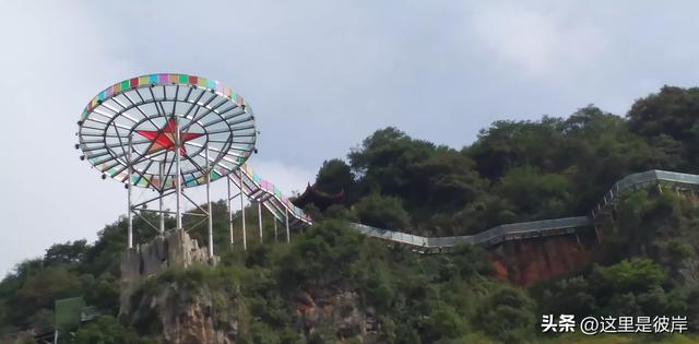乘旅游专线游丽江的观音峡