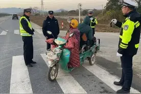 到处严查电动车，交警去乡下查车合法吗？答案来了，你怎么看图片