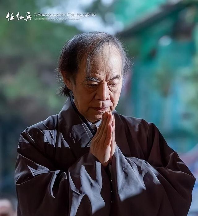 拔萝卜带泥！释永信倒台后，最惨的不是女明星，而是捐了46亿的他