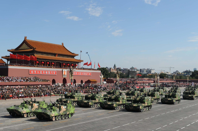 原来九三阅兵的解说是她！23岁登上央视，47岁坚守岗位仍旧单身
