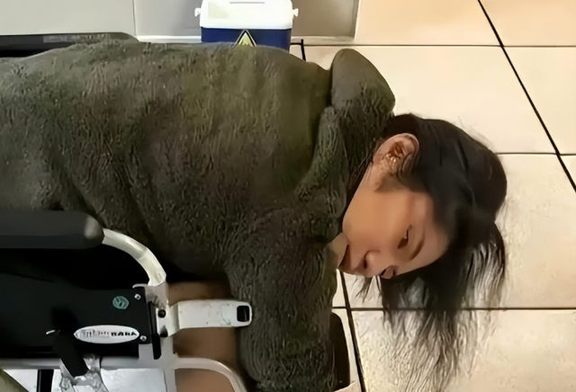 钱再多有什么用？抗癌一年瘦到脱相的49岁刘谦，不还是要认清现实