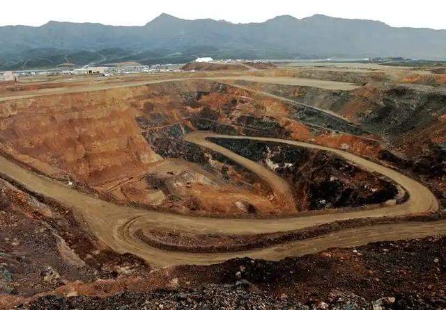 欧盟27国输了个精光！马克龙还未登机访华	，中国突然官宣特殊安排