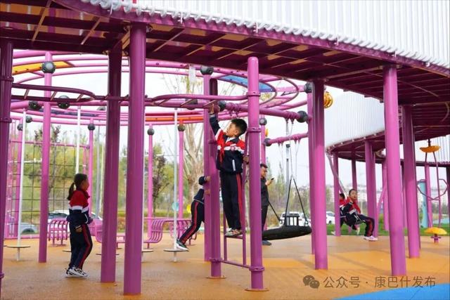 “这个新公园太好玩儿了！”