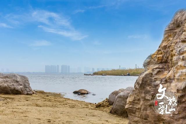 这条「五彩斑斓」的赏秋路线，把秋天都打包给你了！