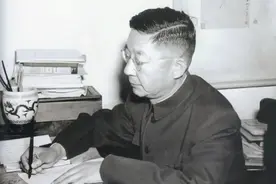 老舍夫人胡絜青口述：老舍投湖自尽之前，读了一天《毛泽东诗词》图片