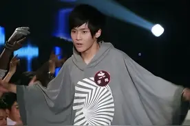 从快男冠军到无人问津，那个给苏醒戴绿帽子的李炜，如今怎样了?图片