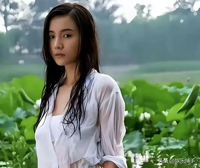 被骂"陪睡上位"，又被称为"性感欲女"，44岁的宋佳让整个内娱沉默