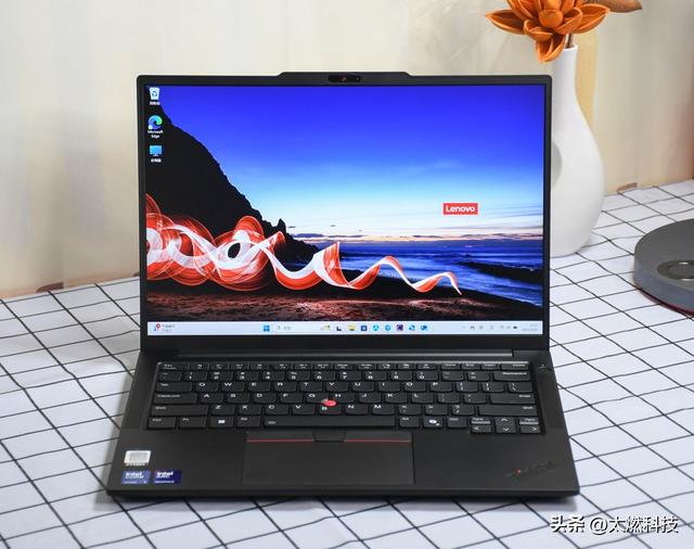 ThinkPad E14 2025 AI元启长续航版测评：全天候续航超轻薄商务本