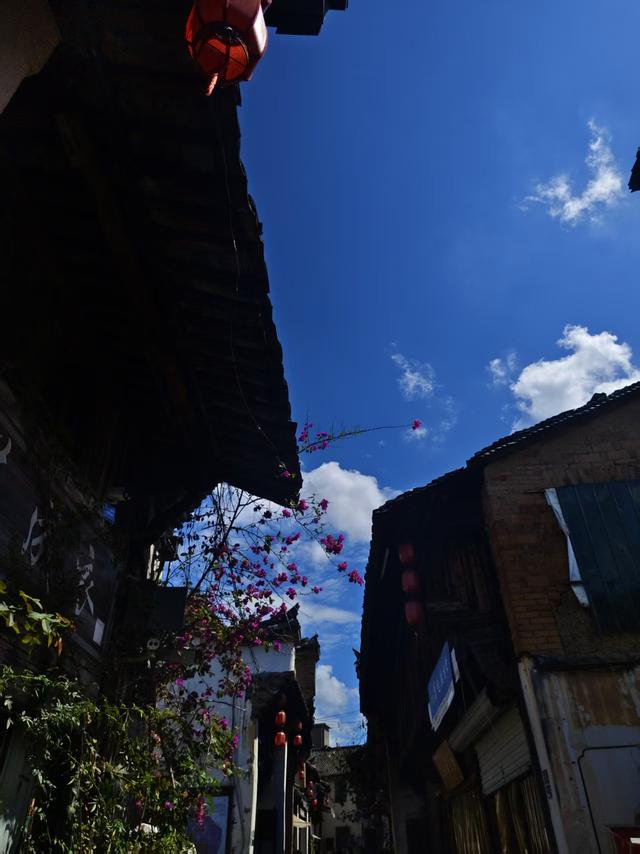 松阳不止有老村落，还有可以躺平、喝茶、吹风的老街