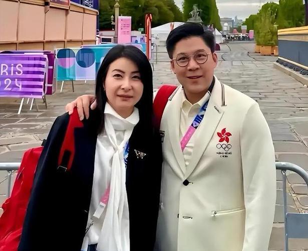 霍启刚没想到，44岁郭晶晶再传喜讯，让霍震霆和香港阔太圈沉默了