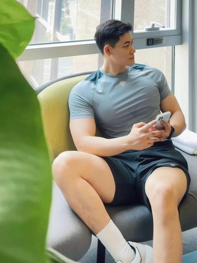 清爽旅行健身博主网红，这188cm身材还要什么腹肌 第9张