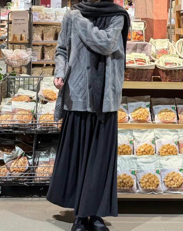 谁还没被MUJI这条“神裙”戳中？通勤党直接焊在身上