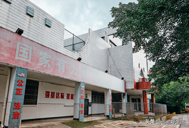 为什么重庆北碚的铁路修的最早？现在坐火车却得去渝北、沙坪坝？