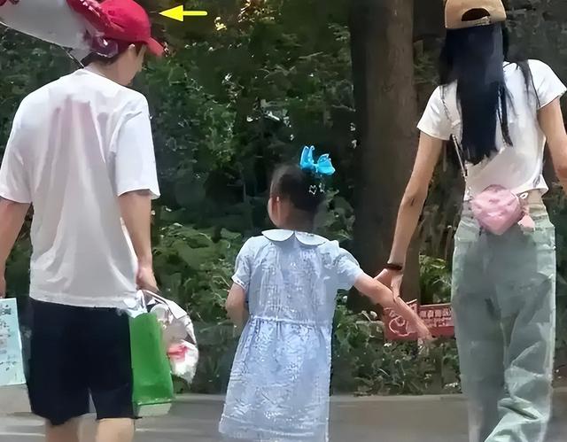 身价过亿坐拥北京一条街，陈道明得叫她姐，儿子是他骄傲更是心病