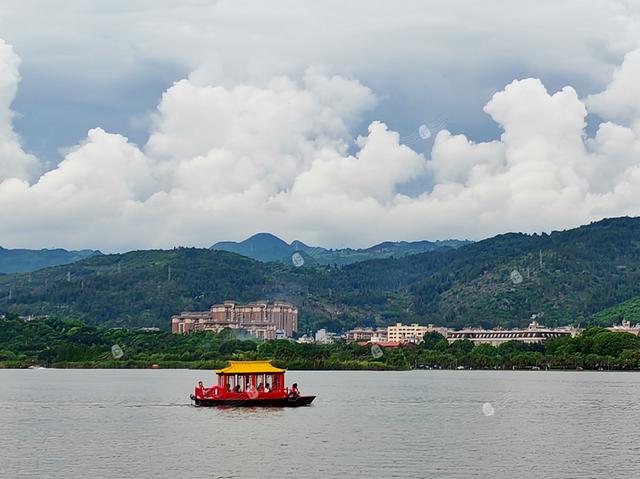 弥勒：藏在滇中的热带风情