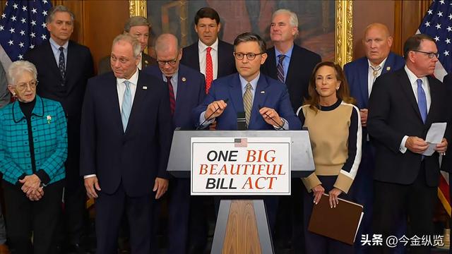 补贴断崖，两党互撕！2400万美国人医保费飙涨，共和党这下真急了