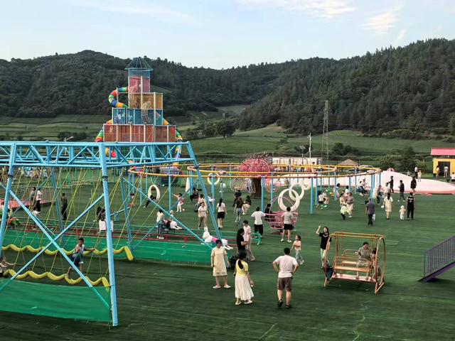 “穆棱湖之夜”文旅活动点燃小镇夜经济