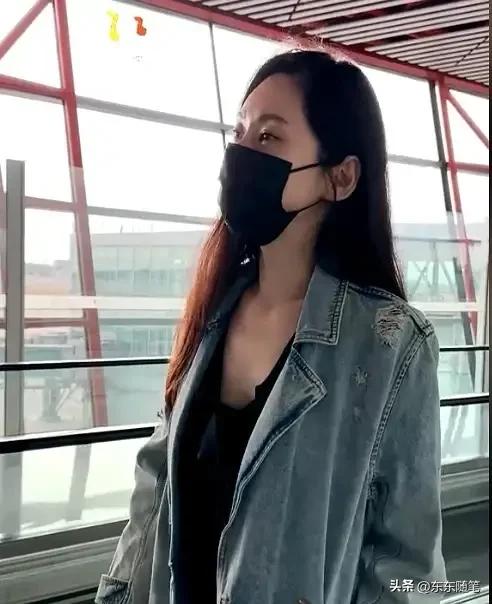 秋瓷炫回北京儿子不欢迎，瘦成皮包骨公公给买小笼包，秋拥抱感谢