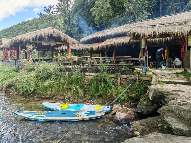 腾冲猴桥：接住徒步流量“红利” 趟出旅游致富新路