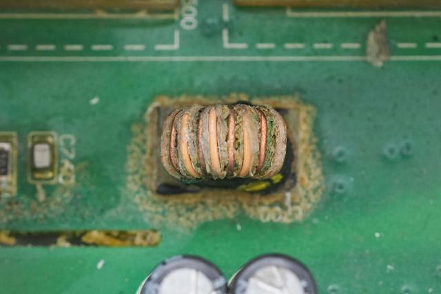 重达18斤的大块头，内部全是灰，麦格米特15kW充电模块拆解