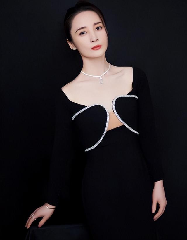 结婚10年被丈夫绿8次！最后出轨蒋勤勤，最终年仅43岁抑郁自杀