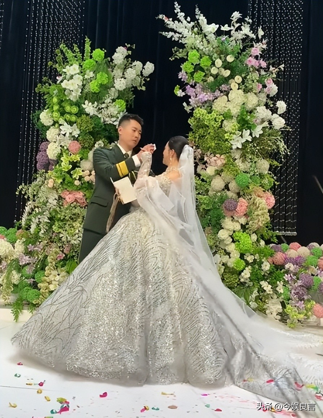 最帅升旗手张自轩大婚不到24小时	，荒唐一幕出现，新娘受无妄之灾