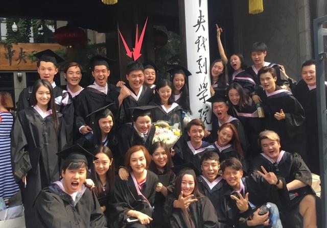 脸疼不疼？人民网彻查后，闫学晶首现身再传噩耗，这回真洗不白了