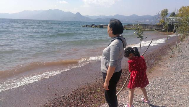 带着孙女去旅行（172）两游云南抚仙湖