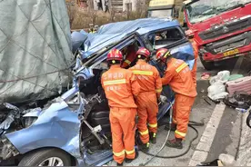 3·8云南楚雄州高速多车追尾事故图片