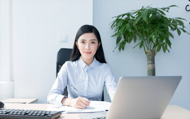 孟子义李昀锐秒辟谣恋情！成年人的清醒：事业先于暧昧？