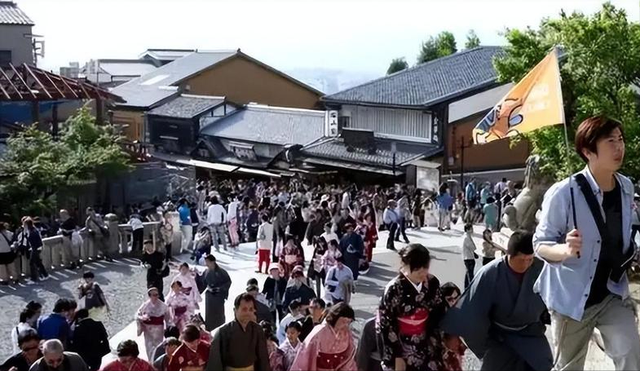 中日交涉开始，最大输家或提前浮现，不是高市，日本民调一边倒