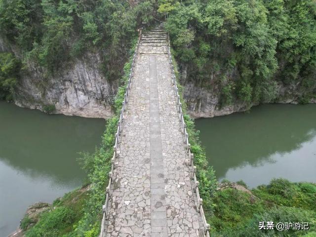 贵州古桥界的顶流，400年后坚固如初，却被称为豆腐桥！