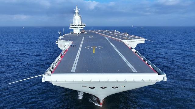 5艘航母随时云集南海，中方手段升级空前强力，枪炮无眼对菲警告