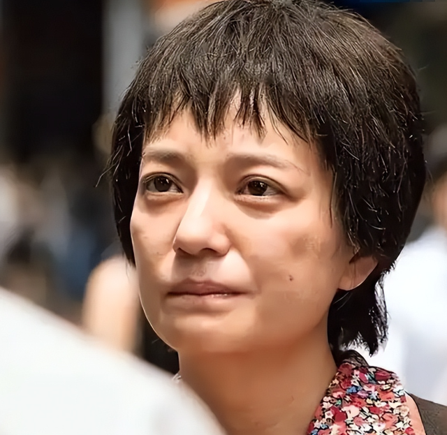 三重身份全崩盘	，赵薇看似走投无路，没想到她还有另一条后路