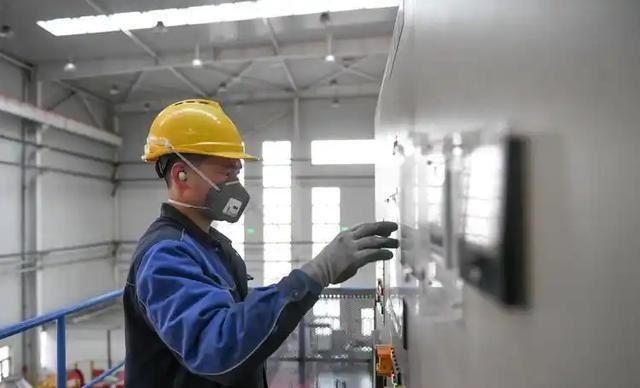 中日贸易战将至？麻生太郎定调，高市拟下禁令，中方先行出手反制