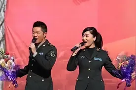 09年“凤凰传奇”被特招入伍，授正团级，两年后为何低调退伍？图片