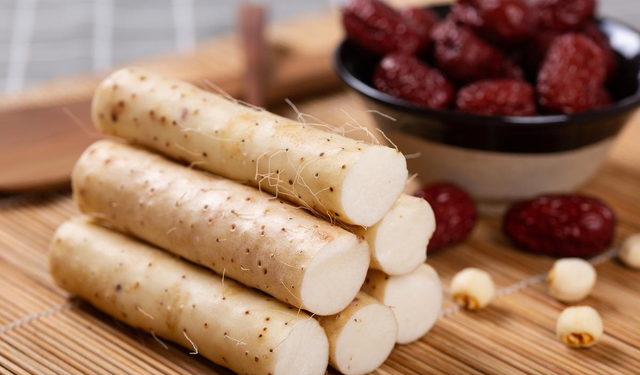 比芋头养人	，比红薯通便，中老年要多吃，养肝排毒健脾胃！