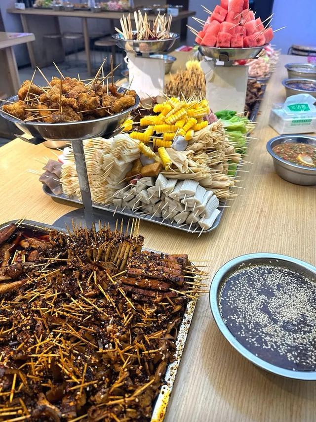 周末就冲！成都出发40min直达浪漫小城，喂海鸥逛古寺！