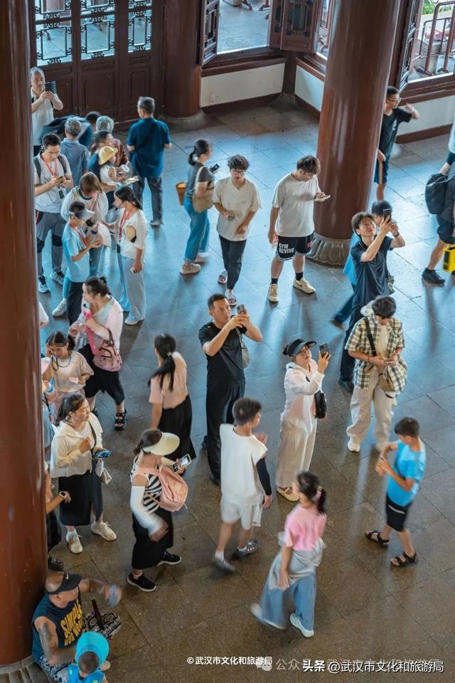41°C高温天，这么多游客来武汉玩什么?
