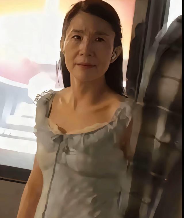 追问王楚钦要联系方式的女子真容曝光！满脸皱纹像大妈却自信过头